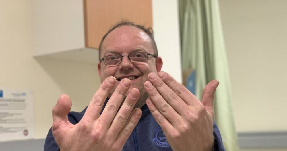 The man who had his severed thumb replaced with his own big toe after freak accident - www.manchestereveningnews.co.uk