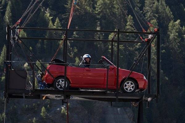 Freddie Flintoff terrified in ‘horrific’ Top Gear bungee jump car stunt - www.breakingnews.ie - Switzerland