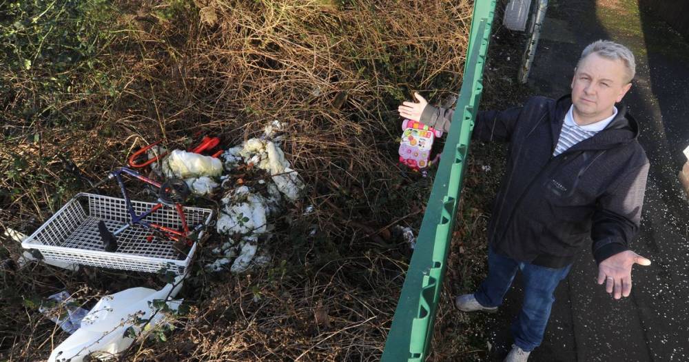 Fuming dad hits out at golf club in row over rubbish next to his house - www.dailyrecord.co.uk