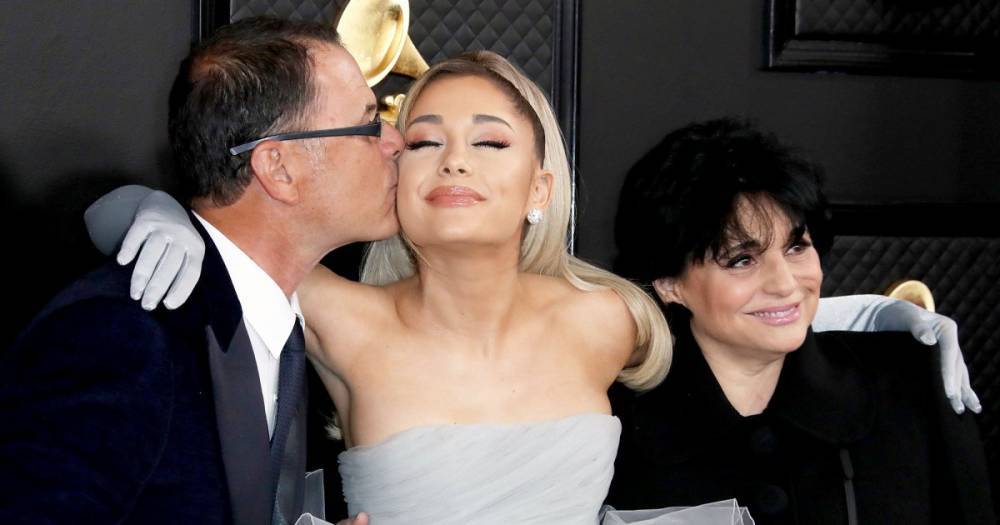 Ariana Grande Walks the 2020 Grammys Red Carpet With Mother and Father After Fallout - www.usmagazine.com - Los Angeles