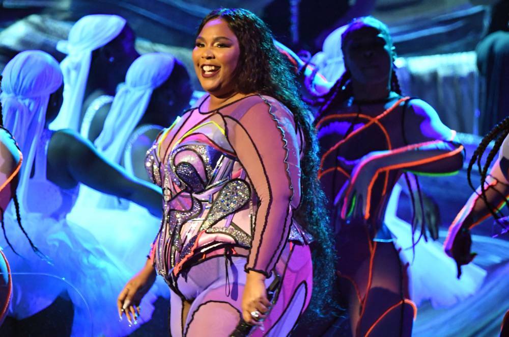 Lizzo Opens 2020 Grammys With Kobe-Tributing 'Cuz I Love You' and 'Truth Hurts' Medley - www.billboard.com