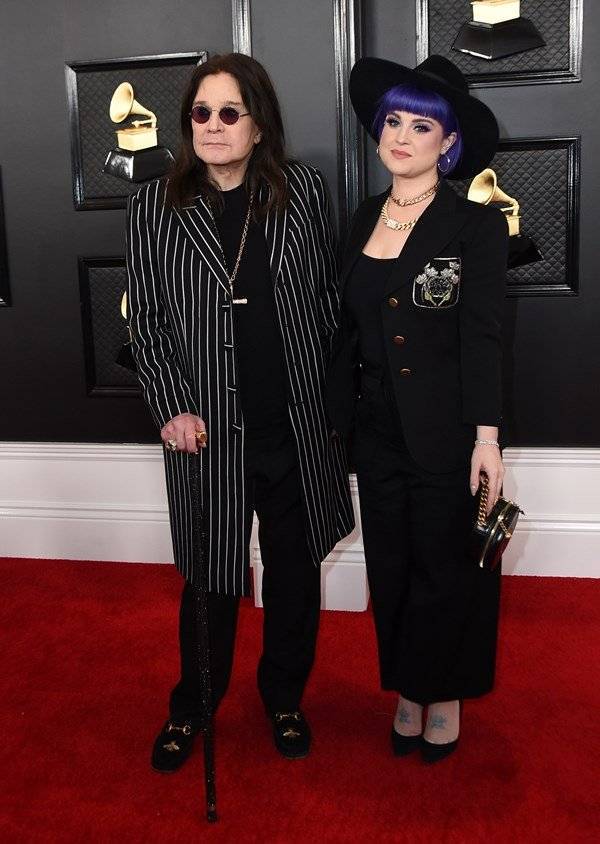 Ozzy Osbourne walks the Grammys red carpet with a cane - www.breakingnews.ie - USA