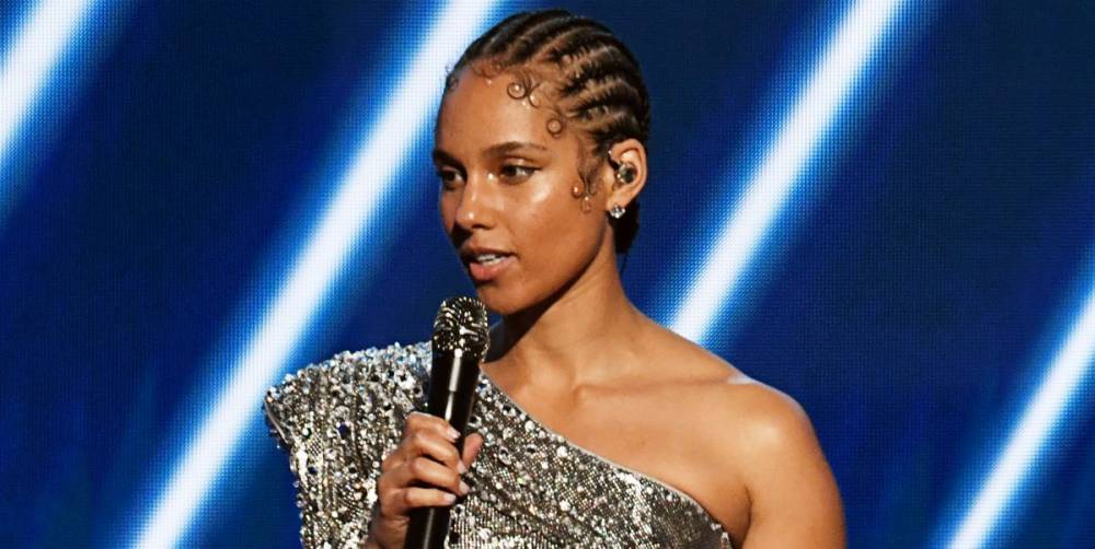 Alicia Keys Opened the 2020 Grammys With a Touching Tribute to Kobe Bryant and His Daughter Gianna - www.cosmopolitan.com - Los Angeles - Los Angeles