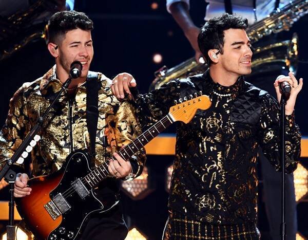 Kevin Jonas Surprises Danielle With Epic Kiss During Jonas Brothers Grammys Performance - www.eonline.com