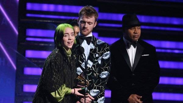 Billie Eilish takes a clean sweep of the Big Four at the Grammys - www.breakingnews.ie - Centre
