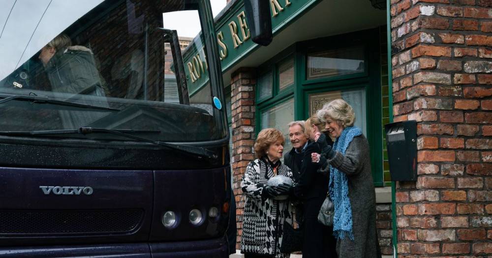 Coronation Street resident to quit the cobbles in hour-long 10,000th episode - www.manchestereveningnews.co.uk