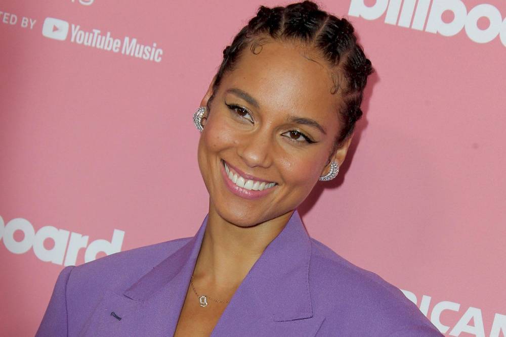 Alicia Keys inspired by Kobe Bryant’s ‘energy and fighting spirit’ to get through Grammys hosting duties - www.hollywood.com