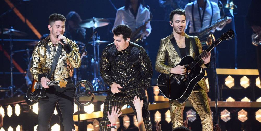 Nick Jonas Joked About Having Food in His Teeth During the Jonas Brothers' Grammys Performance - www.marieclaire.com