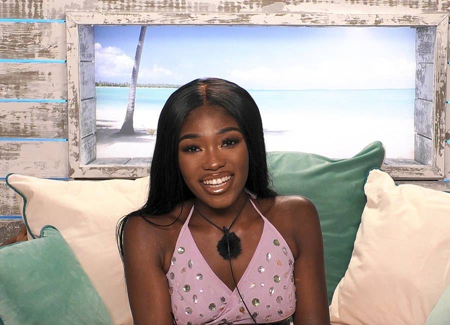 Love Island fans fuming at Leanne’s disrespect for Mike behind his back - evoke.ie