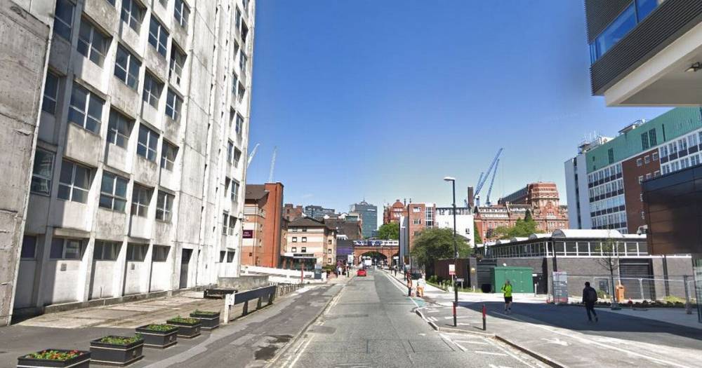 City centre roads closed due to 'concerns for welfare' of man on building - www.manchestereveningnews.co.uk - Manchester