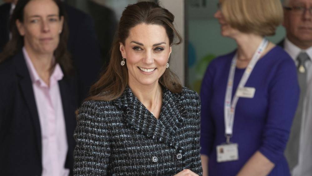 Kate Middleton Poses So Young Fan Can Get the Perfect Shot: See the Pic! - www.etonline.com