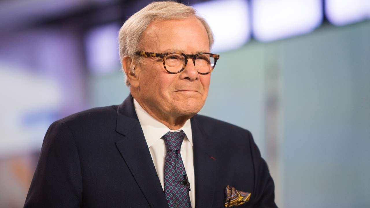 Tom Brokaw and Wife Escape Fire in Their New York City Apartment Building on New Year's Eve - www.etonline.com - New York