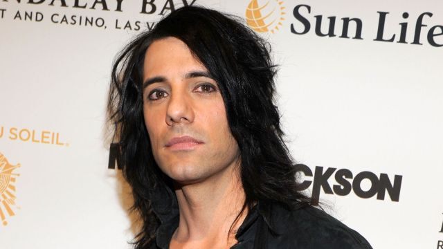 Magician Criss Angel shaves 5-year-old son's head amid cancer battle: 'We must embrace what we can’t control' - www.foxnews.com