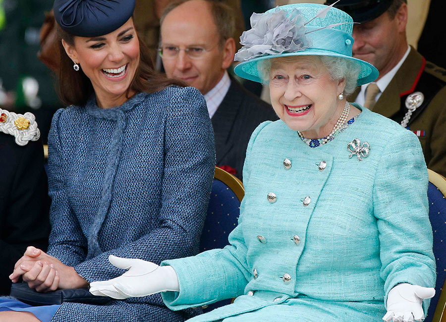 The Queen ‘admires’ Kate Middleton’s ‘quiet dignity’ in her role - evoke.ie