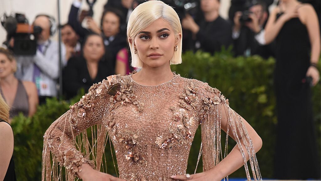 Kylie Jenner deletes sexy Instagram pic after cultural appropriation accusations: report - www.foxnews.com