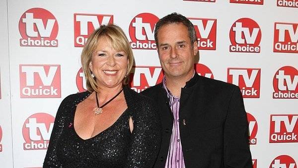 Fern Britton and Phil Vickery split ‘after more than 20 happy years’ - www.breakingnews.ie