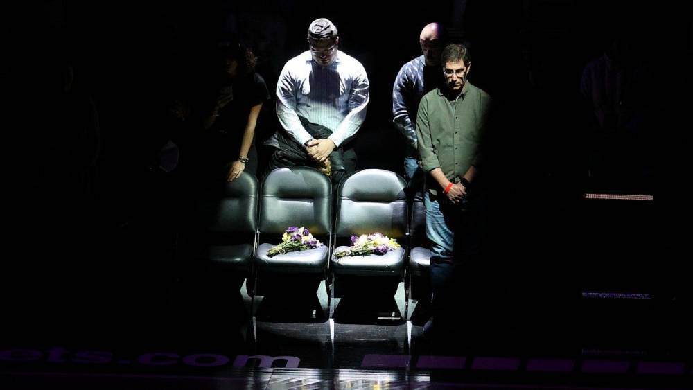 Kobe Bryant and Daughter Gigi Honored by Brooklyn Nets With Empty Courtside Seats and Flowers - www.etonline.com - Los Angeles - Detroit