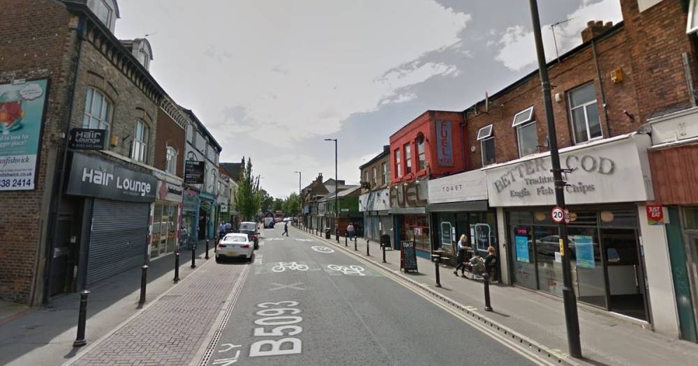 Two men taken to hospital after being stabbed at a nightclub in Withington - www.manchestereveningnews.co.uk