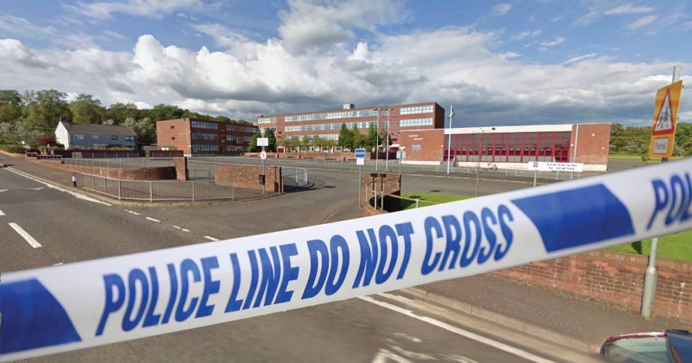 Police race to Loudoun Academy after rumour spreads of pupil with 'offensive weapon' - www.dailyrecord.co.uk