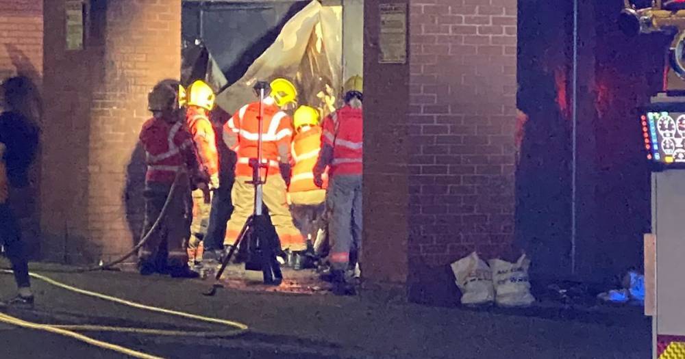 Pile of rubbish goes up in flames beneath block of student flats on Oxford Road - www.manchestereveningnews.co.uk - Manchester