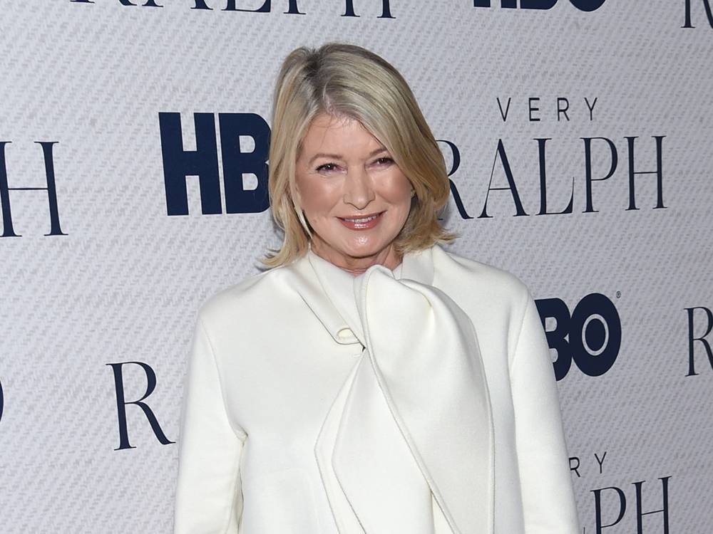 Martha Stewart has opinions about Felicity Huffman's prison look - nationalpost.com