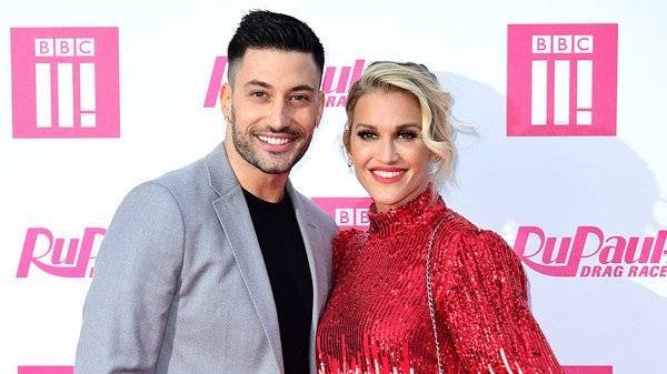 Strictly’s Giovanni Pernice announces split from Ashley Roberts - www.breakingnews.ie