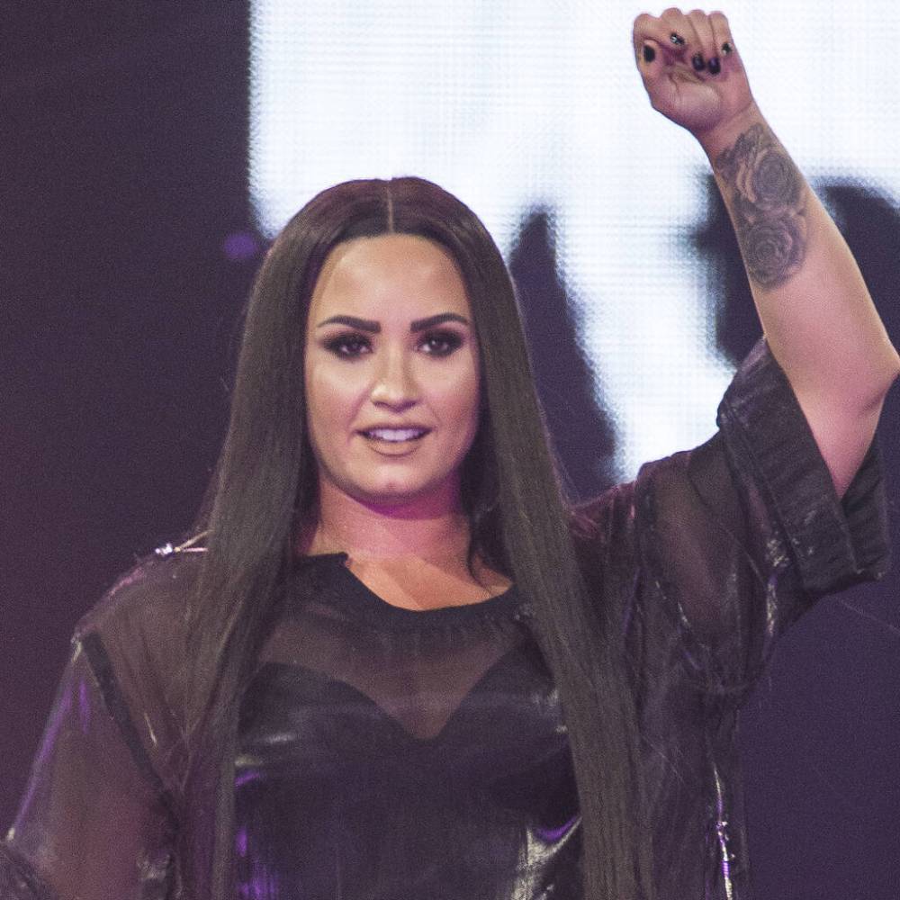 Demi Lovato recalls ‘beautiful’ moment she came out as sexually fluid to her parents - www.peoplemagazine.co.za