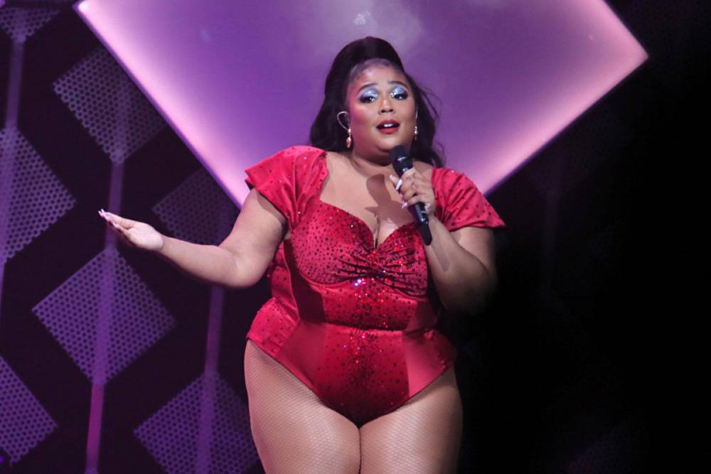 Lizzo honors Kobe Bryant during pre-Super Bowl gig - www.hollywood.com - Florida - county Fillmore