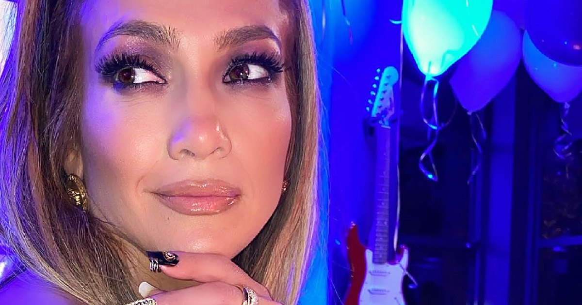 Jennifer Lopez’s Manicurist Reveals Details About Her Fab NYE Mani: ‘When Jen Says She Wants Versace Nails, You Give Her Versace Nails’ - www.usmagazine.com