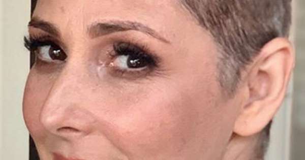 Ricki Lake unveils new shaved head after revealing she felt suicidal over hair loss - www.msn.com - New York - New York