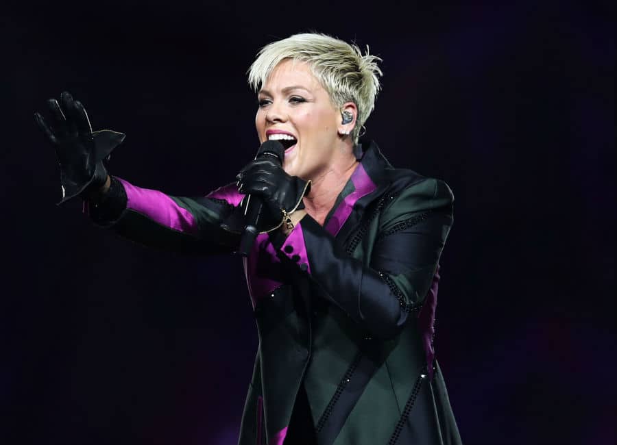 Pink donates $500,000 to Australian fire services as wildfires continue to rage - evoke.ie - Australia - USA