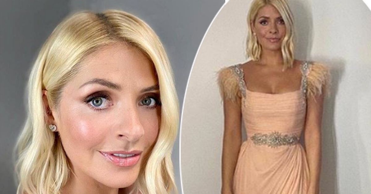 Holly Willoughby dress: Star dazzles in pink couture chiffon gown during Dancing on Ice launch - www.ok.co.uk