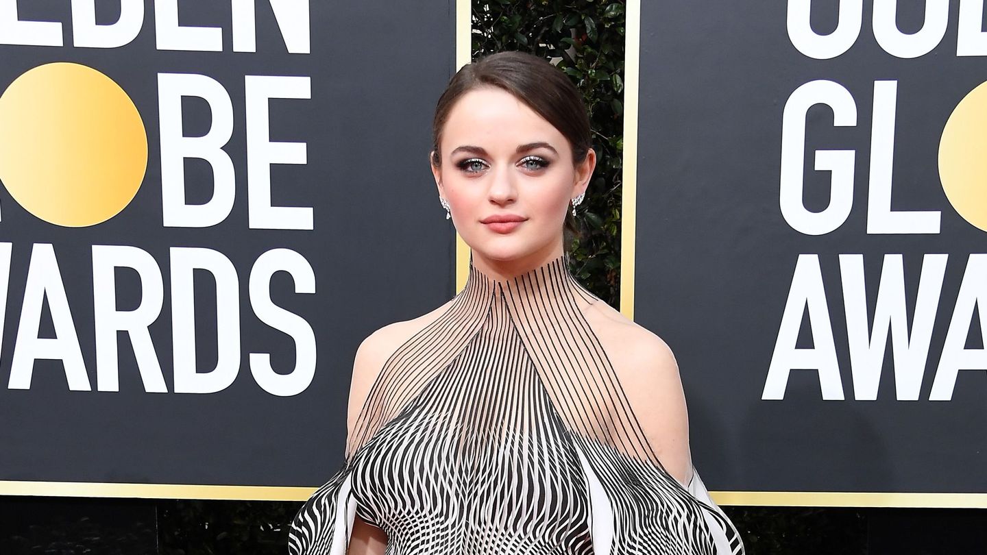 Joey King’s Golden Globes Dress Is A Gorgeous Optical Illusion - www.mtv.com