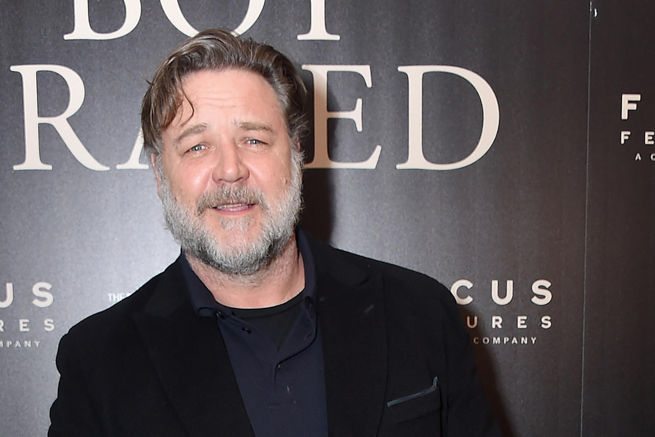 Russell Crowe Urges Golden Globes Crowd to Address Climate Change in Message From Australia - www.tvguide.com - Australia
