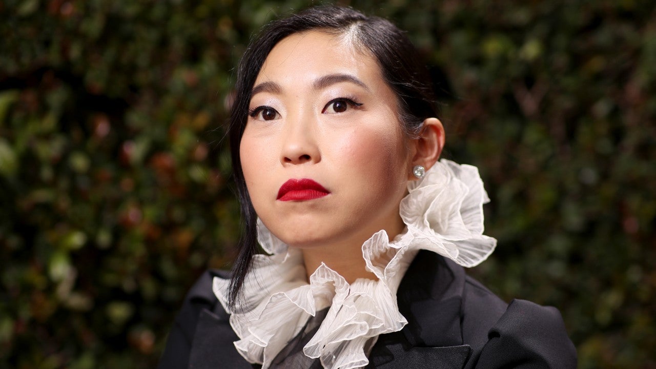 2020 Golden Globes: Awkwafina Makes History by Winning Best Actress in a Motion Picture – Musical or Comedy - www.etonline.com