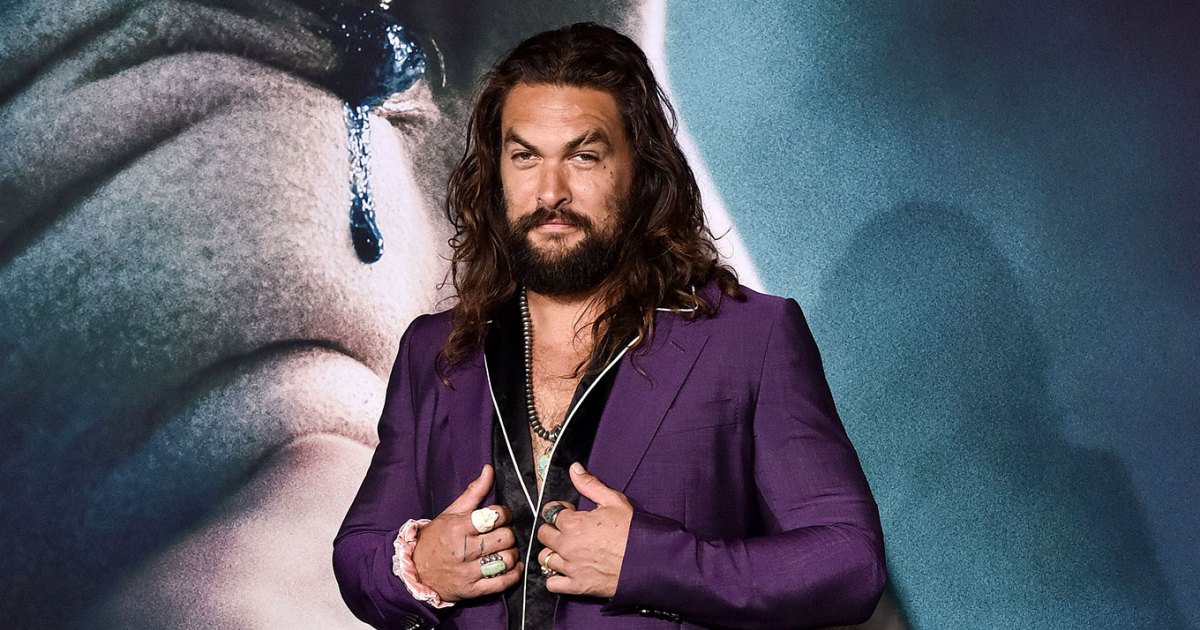 Jason Momoa Strips Down to a Tank Top in the Middle of the Golden Globes 2020 Like It’s NBD - www.usmagazine.com