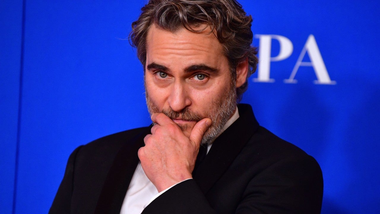 Joaquin Phoenix Snaps Back at Reporters After Being 'Tricked' Into Golden Globes Press Room - www.etonline.com