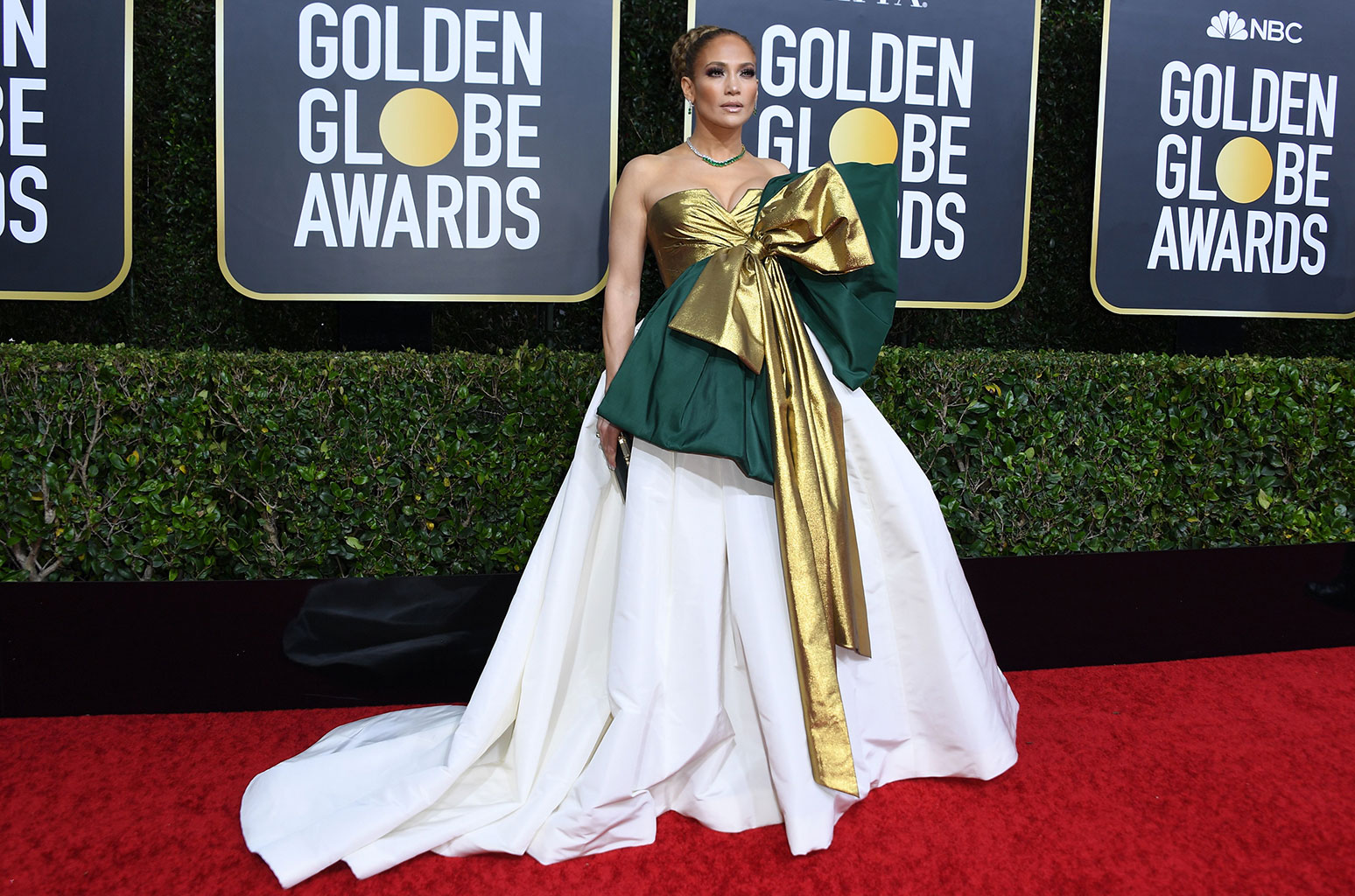 Jennifer Lopez Tops Off Her Dramatic Dress With a Bow on the 2020 Golden Globes Red Carpet - www.billboard.com