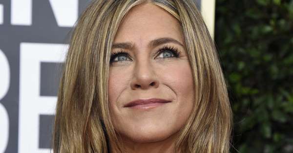 Jennifer Aniston's reaction to Brad Pitt's dating joke at the Golden Globes was caught on camera - www.msn.com - Los Angeles