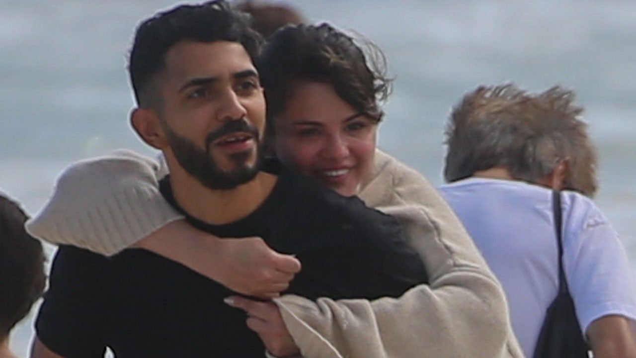 Selena Gomez Gets Stung by a Man O' War While Vacationing in Hawaii - www.etonline.com