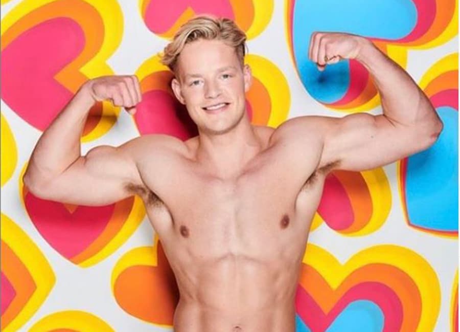 Inside the lavish lifestyle of Love Island’s poshest contestant Ollie Williams - evoke.ie - South Africa - county Love