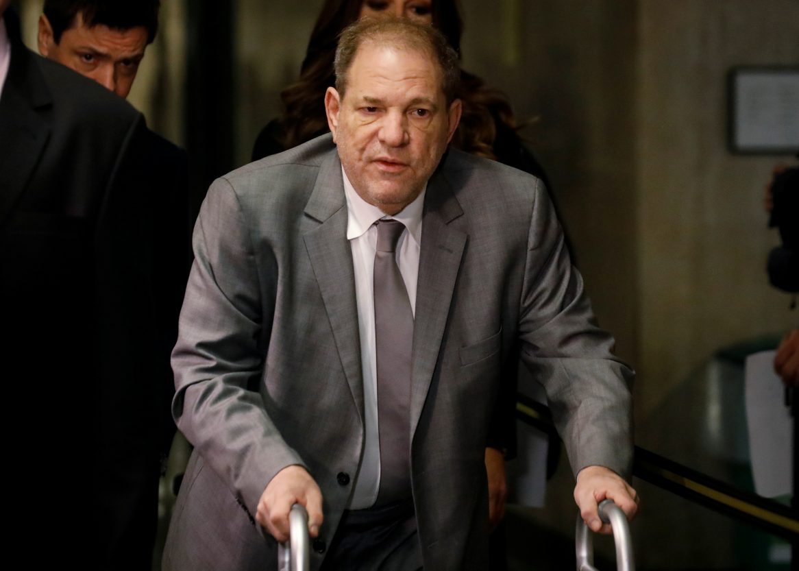 Judge threatens to jail Harvey Weinstein for texting in court - torontosun.com - New York - county Harvey