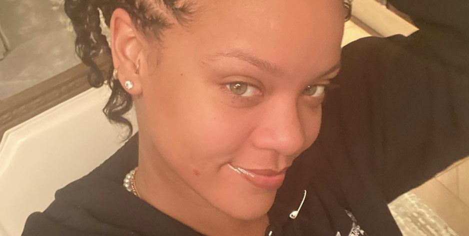 Rihanna Makes a Pimple Somehow Look like Perfection in a Makeup-Free Selfie - www.harpersbazaar.com