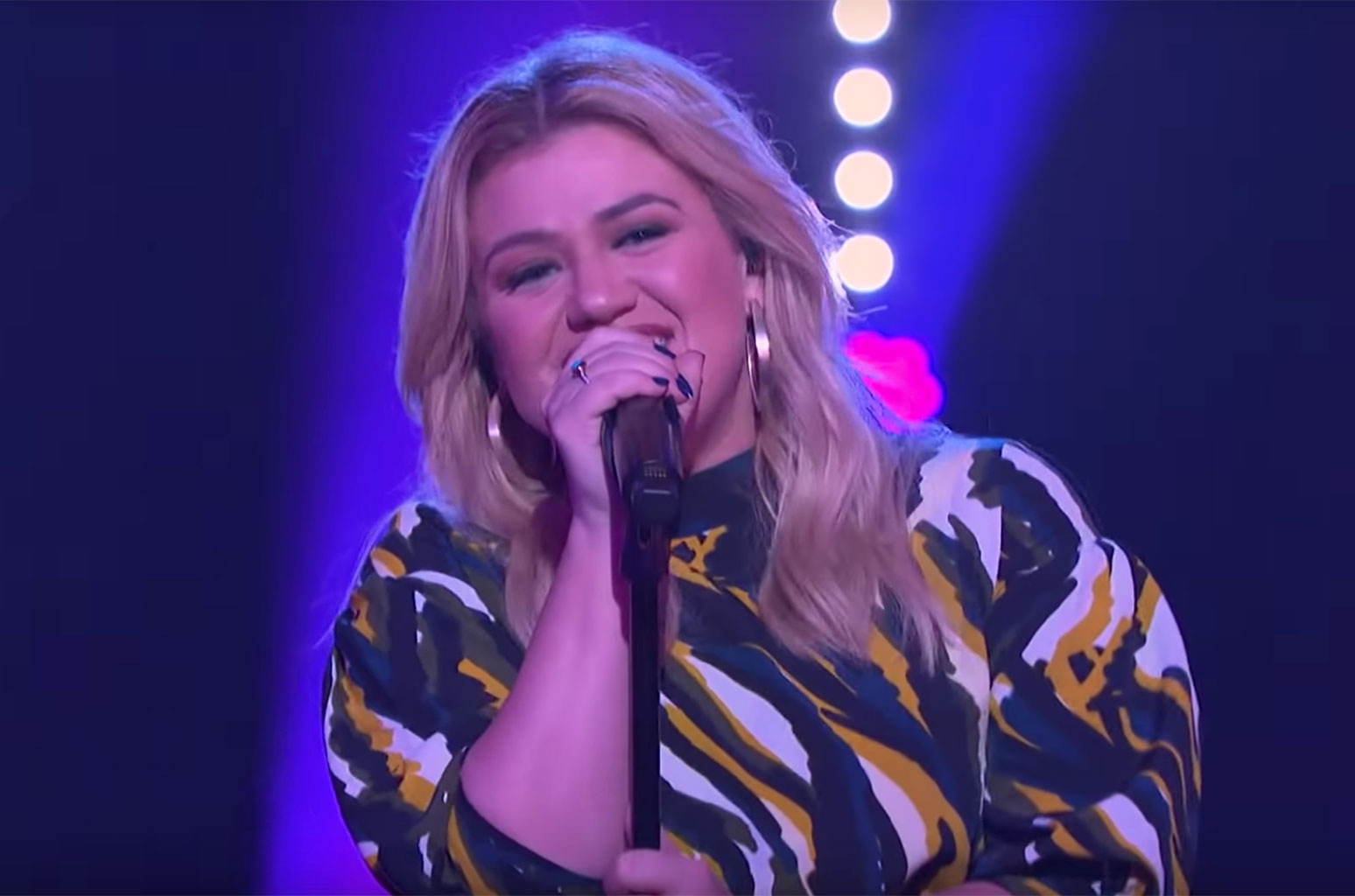 Kelly Clarkson Continues to Be an American Treasure With Latest Lady Gaga Cover: Watch - www.billboard.com - Texas