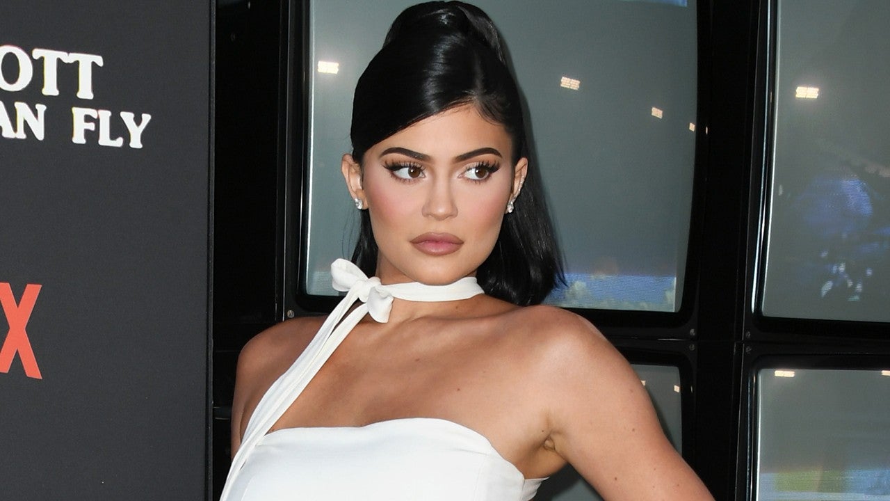 Kylie Jenner Donates $1 Million to Australia Fire Relief After Receiving Backlash for Wearing Fur Slippers - www.etonline.com - Australia