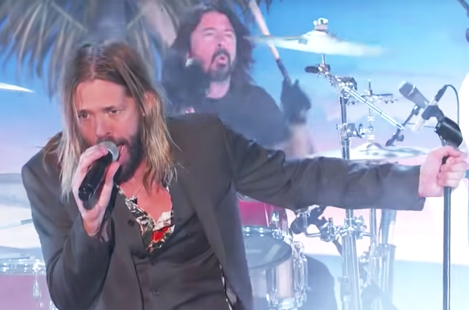 Watch Taylor Hawkins &amp; The Coattail Riders Jam Out With Dave Grohl and Perry Farrell on 'Kimmel' - www.billboard.com
