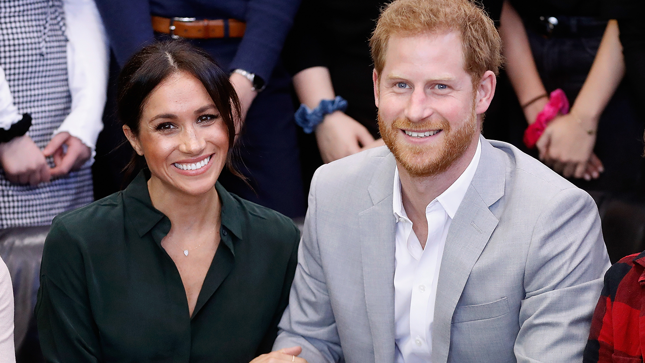 All the Signs Leading to Meghan Markle and Prince Harry's Decision to Step Back From Royal Family - www.etonline.com