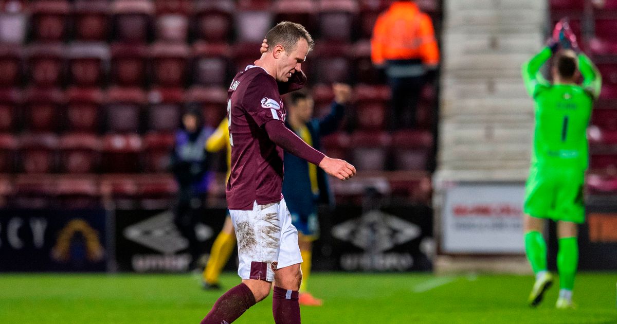 Glenn Whelan Hearts row rumbles on as axed midfielder grilled live on air over Jambos exit - www.dailyrecord.co.uk - Ireland
