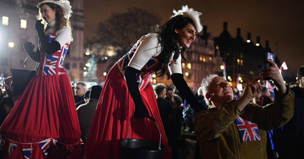 People dance in the street to celebrate Brexit as UK readies to leave European Union at 11pm tonight - www.manchestereveningnews.co.uk - Britain - Eu
