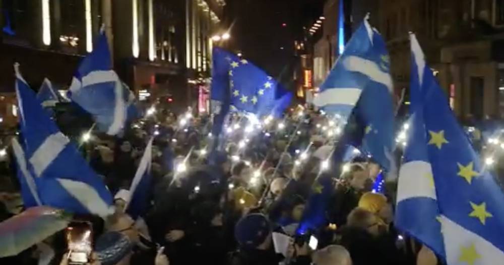 Watch anti-Brexit Scots sing Auld Lang Syne in Glasgow as UK leaves EU - www.dailyrecord.co.uk - Britain - Scotland - Eu - county Love